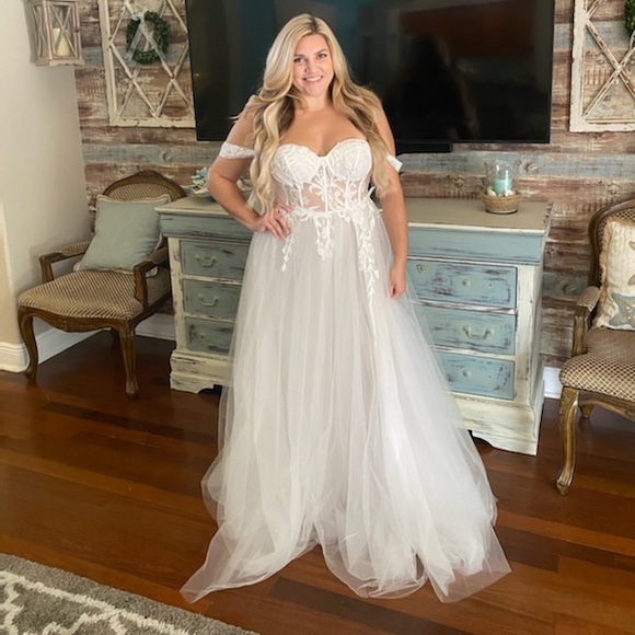 Libretto Brand New White Boho Sparkly Lace Wedding Dress - Picture 2 of 4